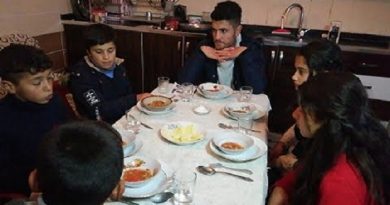 KÖY VERSİYON YEMEKTEYİZ BÖLÜM.1 KÖY VERSİYON YEMEKTEYİZ BÖLÜM.1