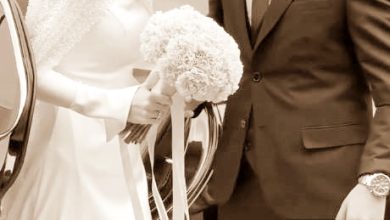 Photo of Giderken sarıldım hanıma